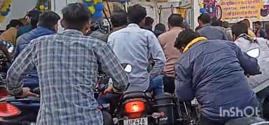 बलरामपुर: ट्रक ऑपरेटर के हड़ताल से नगर क्षेत्र के पेट्रोल पंपों पर अफरा-तफरी का रहा माहौल