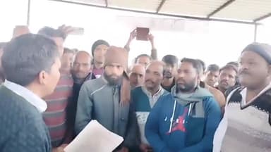 ब्यावरा: हिट एंड रन के नए कानून के विरोध में सम्राट ड्राइवर यूनियन ने एसडीएम कार्यालय पर तहसीलदार को सौंपा ज्ञापन