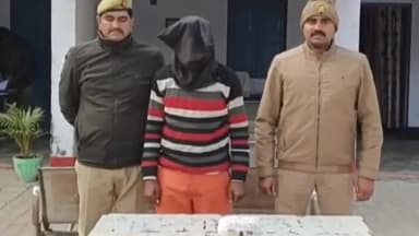 इकौना: थाना गिलौला पुलिस ने तिलकपुर नहर पटरी पर से 1200 ग्राम अवैध चरस के साथ एक अभियुक्त को किया गिरफ्तार