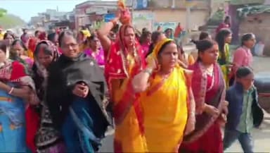 बगोदर: अयोध्या से आए पूजित अक्षत कलश के साथ बगोदर के मंझिलाडीह में निकाली गई शोभा यात्रा