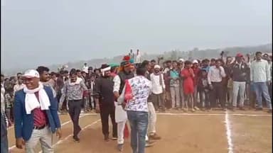 डूंगरपुर: चौरासी विधायक राजकूमार रोत ने पंच कुंडी खेल मैदान में कबड्डी खेली, लोगों ने वीडियो सोशल मीडिया पर साझा किया