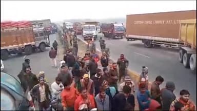 मोठ: नेशनल हाईवे पर जौंरा ओवरब्रिज पर वाहन चालकों ने किया चक्का जाम, वाहनों की लगी लंबी कतार