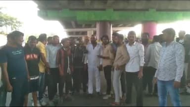 हिंगणघाट: हिट अँड रन कायद्याच्या विरोधात नांदगाव चौकात ट्रक चालक-मालकांची जोरदार घोषणाबाजी, कायदा रद्द करण्याची केली मागणी