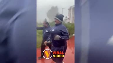 झांसी के अटल एकता पार्क में अटल एकता परिवार के सदस्य अश्लील हरकतें करते हुए वायरल , द न्यूज तंत्र के नए पेज को follow..