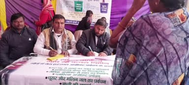 करपी: वेलखारा गांव में प्रखंड स्वच्छता समन्वयक के नेतृत्व में स्वच्छता शुल्क बसुली के लिए चलाई गई जागरूकता अभियान