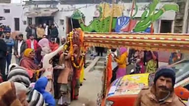 भूपालसागर: हनुमत धाम की 21 फिट कि अष्ठ धातु गदा जाशमा पहुचा, ग्रामीणों ने जुलूस निकाल स्वागत किया।