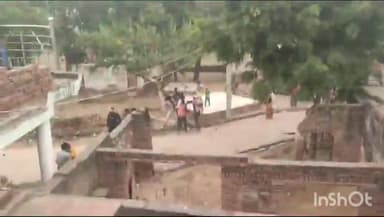 मनिया: मछरिया गांव में लाठी भाटा जंग सोशल मीडिया पर वीडियो वायरल