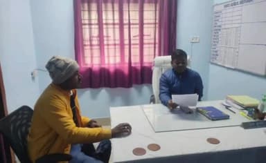 गोरौल: गोरौल प्रखंड प्रमुख मुन्ना कुमार पर पंचायत समिति सदस्यों ने लगाया अविश्वास प्रस्ताव, बीडीओ को सौंपा ज्ञापन