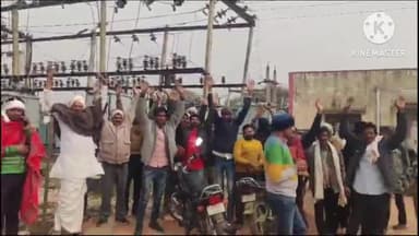 करौली: बिजली कटौती से परेशान चैनपुर सहित कई गांवों किसानों ने काशीपुरा पावर हाउस पर किया विरोध प्रदर्शन