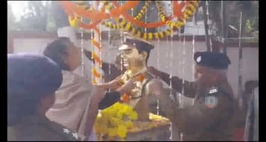 धनबाद/केंदुआडीह: रणधीर वर्मा चौक पर अशोक चक्र विजेता और पूर्व पुलिस अधीक्षक रणधीर वर्मा को दी गई संगीतमय श्रद्धांजलि