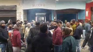 उरई: सब रजिस्ट्रार कार्यालय में सब रजिस्टार कल्पना अवस्थी के खिलाफ वकीलों ने दूसरे दिन भी कार्य बहिष्कार रखा जारी