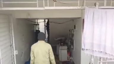 कांके: रातु रोड स्थित सीएम के प्रेस सलाहकार अभिषेक प्रसाद के घर छापेमारी कर रही ईडी ने लॉकर खोलने के लिए मिस्त्री बुलाया