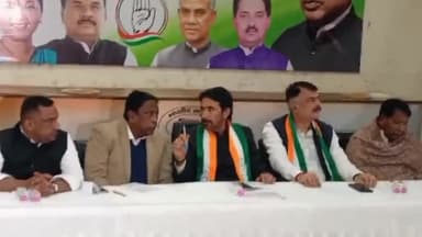 कांके: रांची स्थित प्रदेश कांग्रेस कार्यालय में झारखंड कांग्रेस के प्रभारी गुलाम अहमद मीर ने विधायक दल की बैठक की