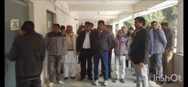 बलरामपुर: जिलाधिकारी ने किया राजनीतिक दलों के साथ ईवीएम एवं वीवीपैट वेयरहाउस का निरीक्षण