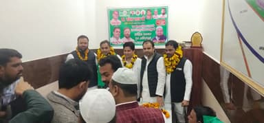 आज  दिनाक 04/01/2024 को भारतीय किसान संगठन की मीटिंग तहसील धौलाना जिला हापुड़ में आयोजन हुआ। जिसमे भारतीय किसान संगठन की आगामी रणनीति व विस्तार पर चर्चा हुई।
राजेन्द्र यादव
राष्ट्रीय अध्यक्ष