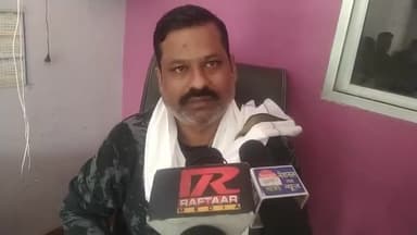 कुढ़नी: महंथ मनियारी निवासी समाजसेवी प्रवीण कुमार ने सकरा के पहाड़पुर गांव में जाकर दो समुदायों के विवाद को सुलझाया,सुनिए ...