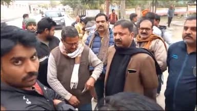 मोठ: मोठ थाना क्षेत्र अंतर्गत ग्राम कुम्हरार में छत से गिरकर एक व्यक्ति की हुई मौत, पुलिस ने शव को पोस्टमार्टम के लिए भेजा