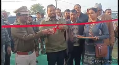 कहरा: पटेल मैदान में आयोजित खादी मेला सह उद्यमी बाजार का डीएम एवं एसपी ने फीता काटकर किया उद्घाटन