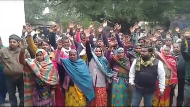 रायबरेली: इटौरा बुजुर्ग सहित कई गांव के किसानों की जमीन औद्योगिक कॉरिडोर में जाने को लेकर ग्रामीणों ने DM ऑफिस पहुंचकर लगाई गुहार