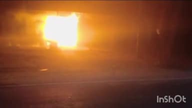 रामसनेही घाट: जेठबनी चौराहे पर शॉर्ट सर्किट से लगी आग में तीन दुकान व दो मोटरसाइकिल जलकर हुईं राख, लाखों रुपए का सामान भी जला