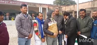 बलरामपुर: भारत मुक्ति मोर्चा के कार्यकर्ताओं ने कलेक्ट्रेट में ईवीएम के विरोध में किया प्रदर्शन