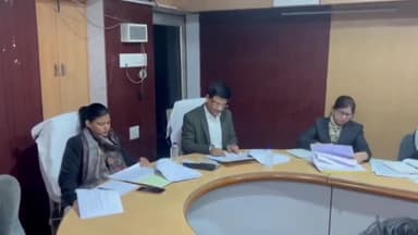 सांचोर: सांचौर नगर परिषद सभागार में राजस्व अधिकारियों की बैठक सम्पन्न, राजस्व संबंधी मामलों का त्वरित रूप से निस्तारण करें- डीएम