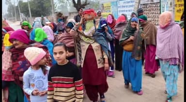 चरखी दादरी: गांव बरसाना में निकाली गई अक्षत कलश यात्रा, ग्रामीणों को 22 जनवरी के कार्यक्रम का दिया गया निमंत्रण