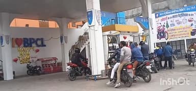 बलरामपुर: कोतवाली नगर क्षेत्र के वीर विनय चौराहा पर संचालित पेट्रोल पम्प मालिक समेत चार लोगों पर दर्ज हुआ केस