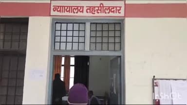 रायबरेली: रायबरेली सदर में तहसीलदार की कार्यशैली से परेशान अधिवक्ताओं ने किया विरोध