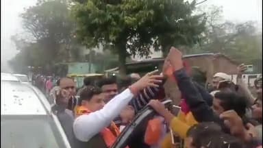 देवेंद्रनगर: प्रदेश के मुखिया मोहन यादव का देवेंद्रनगर मे ढोल नगाड़ों आतिशबाजी व पुष्प मालाओ से कार्यकर्ताओ ने किया जोरदार स्वागत।