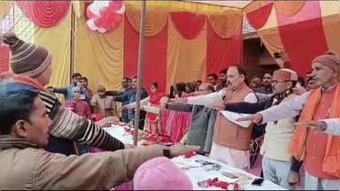 सवायजपुर: रामताल आश्रम पर हुआ विकसित भारत संकल्प यात्रा कार्यक्रम का आयोजन, जरूरतमंदों को बांटे गए कंबल