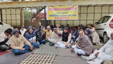 चरखी दादरी: पटवारी व कानूनगों ने तीसरे दिन भी जारी रखी हड़ताल, चरखी दादरी लघु सचिवालय परिसर में धरना देकर जताया रोष