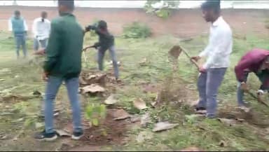 *श्री जगतगुरु शंकराचार्य महाविद्यालय की राष्ट्रीय सेवा योजना इकाई ने किया श्रमदान*
श्री जगतगुरु शंकराचार्य कला वाणिज्य एवं विज्ञान शिक्षण महाविद्यालय श्रीनगर गोटेगांव की राष्ट्रीय सेवा योजना इकाई के स्वयं सेवकों के द्वारा श्रमदान एवं गाजर