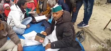 बलरामपुर: कलेक्ट्रेट परिसर में किसानोंकी समस्या को लेकरभारतीय किसान यूनियन के कार्यकर्ताओं ने किया प्रदर्शन