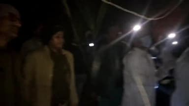 अमृतपुर: फखरपुर कटरी में शीशम के पेड़ से लटका मिला शव, मौके पर पहुंचे क्षेत्राधिकार व थाना अध्यक्ष