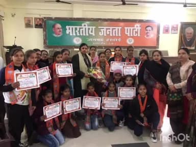 हरदोई: भाजपा कार्यालय पर जिलाध्यक्ष अजीत सिंह बब्बन ने खेल कूद में उत्कृष्ट प्रदर्शन करने वाली बालिकाओं को किया सम्मानित