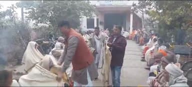 भिनगा श्रावस्ती समाचार भारतीय जनता पार्टी के वरिष्ठ नेता समाजसेवी अवध क्षेत्र के सहसंयोजक श्रावस्ती लोकसभा क्षेत्र के संभावित प्रत्याशी विनय कुमार मिश्रा ने बिरधा आश्रम में पहुंचकर बुजुर्गों को अंग वस्त्र ओढ़ाकर फल और मिष्ठान खिलाकर 2024 के