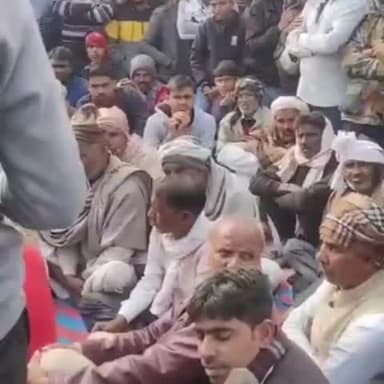 करौली: रावताडा जीएसएस के पास बस की टक्कर से दो छात्र की मौत, एक घायल, ग्रामीणों ने रास्ता जाम कर किया प्रदर्शन।