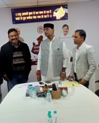 मध्यप्रदेश सरकार में एक बार फिर सहकारिता मंत्री बनाए जाने पर माननीय विस्वास सारंग जी को उनके निवास पर उपस्थित होकर वधाई दी ।