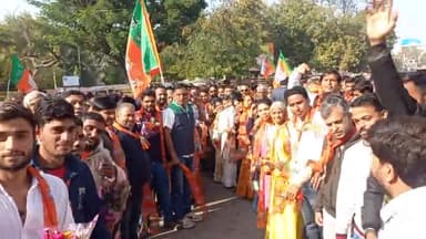 गौतम दक के मंत्री बनने के बाद पहली बार चित्तौड़ आगमन पर भाजपा कार्यकर्ताओ ने कलेक्ट्रेट चौराहा पर किया स्वागत।