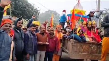 कहरा: अमरपुर में अयोध्या से आए अक्षत कलश की पूजा अर्चना करते हुए निकाली गई भव्य शोभा यात्रा