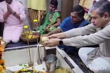 ଗୁରୁଡିଝାଟିଆ: ଧବଳେଶ୍ୱର ପୀଠରେ ପହଞ୍ଚି ପୂଜାର୍ଚ୍ଚନା କଲେ କେନ୍ଦ୍ରମନ୍ତ୍ରୀ ଅଶ୍ୱିନୀ ବୈଷ୍ଣବ