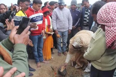 नावाडीह: मध निषेध मंत्री बेबी देवी ने भेंडरा में मां जालेश्वरी मंदिर का श्रमदान कर किया ढलाई कार्य का शुभारंभ