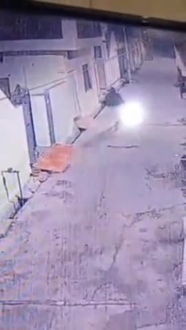 अम्बाला: अंबाला की शिवपुरी कॉलोनी में बाइक सवार तीन अज्ञात चोरों ने जेवर और नकदी पर किया हाथ साफ आरोपी सीसीटीवी में कैद