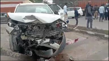 मोठ: चिरगांव थाना क्षेत्र के एनएच 27 बाईपास पर गरौठा विधायक की फॉर्च्यूनर व एक स्कॉर्पियो के बीच आपस में हुई भीषण टक्कर