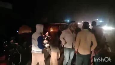 बिधूना: ब्रह्मदेव मंदिर के पास सड़क हादसे में बाइक सवार दो लोग गंभीर रूप से घायल, पुलिस कर रही घटना की जांच