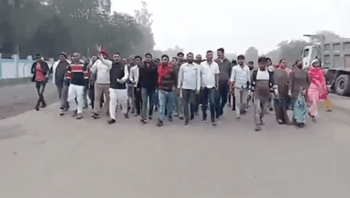 सिंगरौली: आम आदमी पार्टी ने एनसीएल की ओबी कंपनियों में 70% रोजगार को लेकर एनसीएल मुख्यालय का किया घेराव