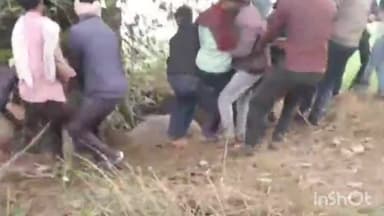 अजयगढ़: ग्राम रामपुर के सूखे कुए में गिरे बैल का पुलिस और गांव वालो की मदद से रेस्क्यू कर सुरक्षित निकाला गया बाहर