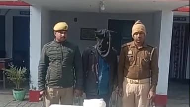 इकौना: गिलौला पुलिस ने तिलक पुर नहर ग्राम चन्दावा जाने वाली नहर पटरी से  01 किलो 200 ग्राम नाजायज गांजा के साथ 01 अभियुक्त को क