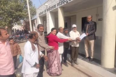 डेगाना: डेगाना के ब्राह्मण समाज ने डोली भूमि से लगा नोट हटाने के लिए मुख्यमंत्री के नाम एसडीएम को सौंपा ज्ञापन